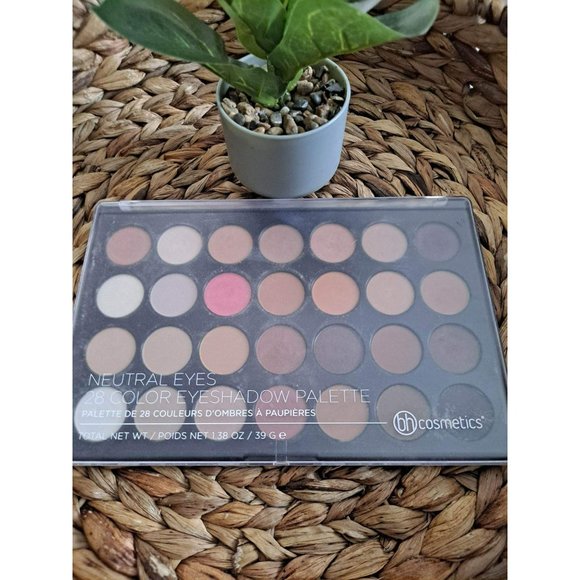 bh cosmetics 28 Color Eyeshadow Palette Neutral Eyes - Sanititzed - Picture 4 of 4